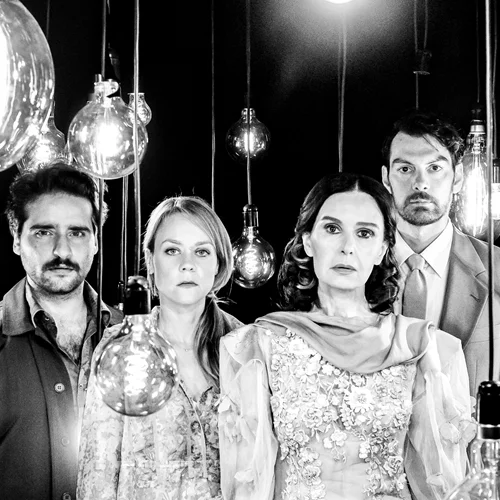 Η Κάτια Δανδουλάκη στον  "Γυάλινο κόσμο" του Γιώργου Νανούρη