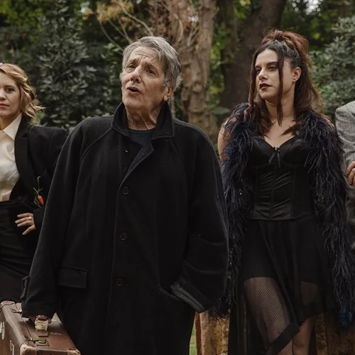 "Αλίφειρα": Η νέα (πικρή) κωμωδία του Ανδρέα Στάικου έρχεται στον Πειραιά