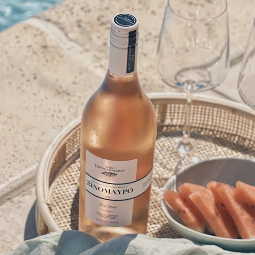 "Βουτιά" στο απόλυτο ροζέ κρασί του καλοκαιριού