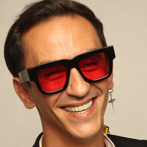 Κάτι ανατρεπτικό ετοιμάζει ο Τόλης Παπαδημητρίου με την "Οικογένεια Τσεκμέ"