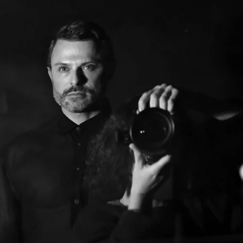 Πώς μας μιλά ο Γιώργος Παπαπαύλου μέσα από τον "Αρχιτέκτονα"