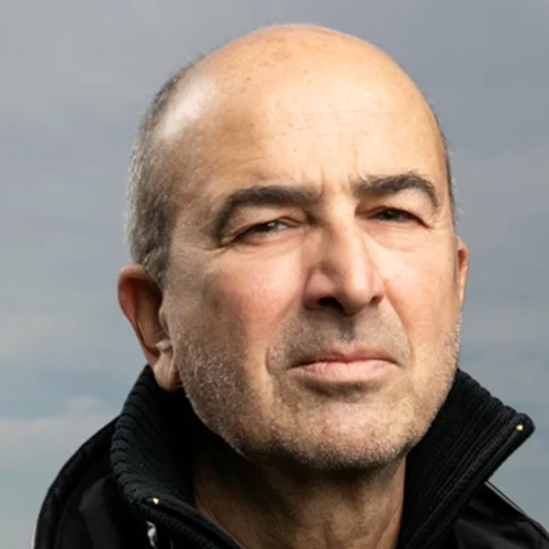 Ο Πέτρος Σεβαστίκογλου ακούει τη "Βοή του Κόσμου"