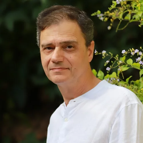 O Χρήστος Ξενάκης ζωντανεύει τη φύση με το "Fleeting Ornaments"