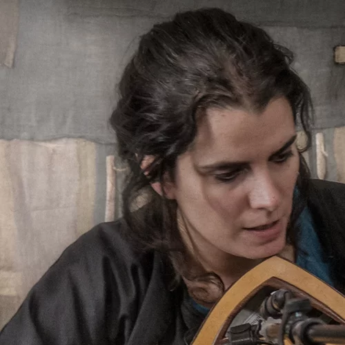 Η μουσικός Κατερίνα Φωτεινάκη τραβά ένα ταρώ για το μέλλον