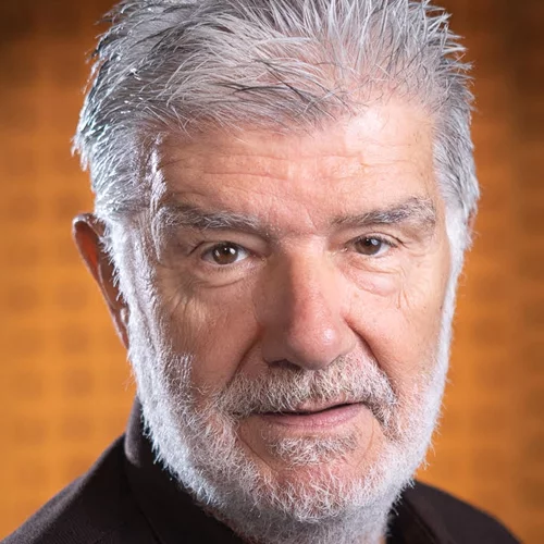 Νίκος Δαφνής: Ο ιδρυτής του Θεάτρου Κάτω απ' τη Γέφυρα μιλά για τις επιλογές του και για όσα έχουν σημαδέψει την πορεία του