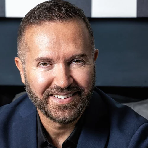 Γιώργος Βάλαρης: "Οι ανθρώπινοι χαρακτήρες στο "Έκτο πάτωμα" ξορκίζουν όλο το κακό και την ένταση που ζήσαμε στην απομόνωση"