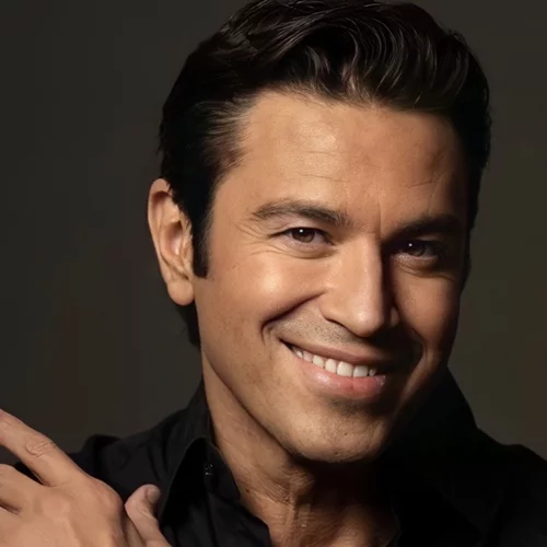 Ο Μάριος Φραγκούλης τραγουδά τον "Οικουμενικό Μίκη Θεοδωράκη" στο Ηρώδειο