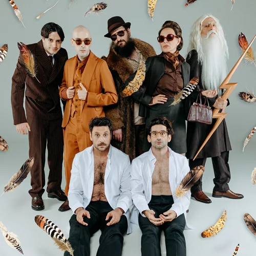 "Όρνιθες": Ο Άρης Μπινιάρης πετάει ξανά με την εκρηκτική κωμωδία