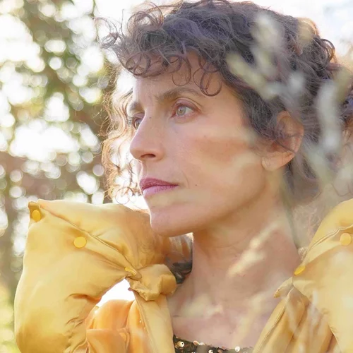 "Medea loading": H Ρόζα Προδρόμου απελευθερώνει τη Μήδεια από τα καταπιεστικά κοινωνικά πρότυπα