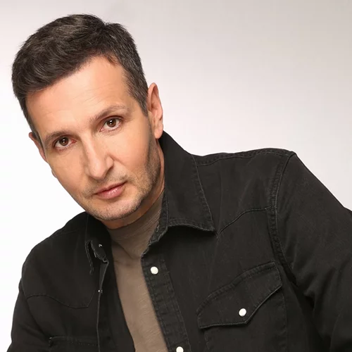 Ο Δημήτρης Μπάσης ετοιμάζει ένα μοναδικό live στο "Arch Club"