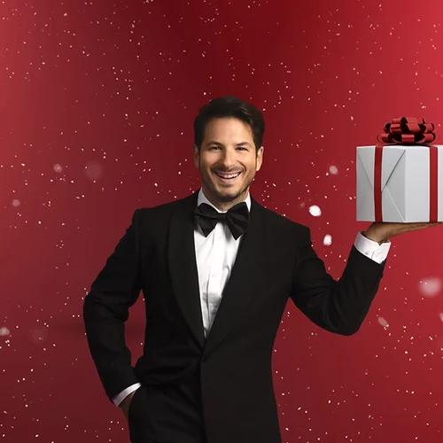 Ο Γιώργος Περρής έρχεται με χριστουγεννιάτικη διάθεση στο Παλλάς