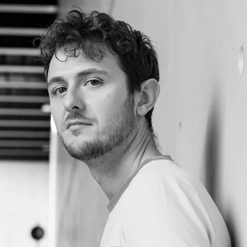 Αλέξανδρος Ραπτοτάσιος με αφορμή την παράσταση "Vanya": "Έχουμε ευθύνη για το τι επιλέγουμε να δούμε στο θέατρο, τι καταναλώνουμε, τι ψηφίζουμε"