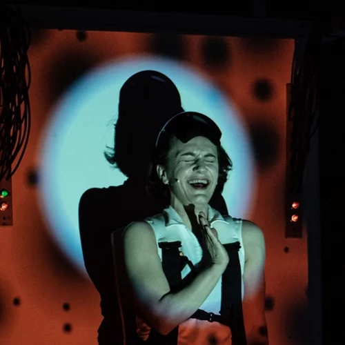 "The Fall of the House of Commons": Όπερα με προβληματισμούς για το ΑΙ στη Λυρική