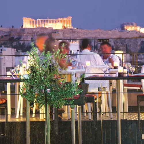"Novotel Athens": Το "κρυμμένο" roof garden του αθηναϊκού downtown