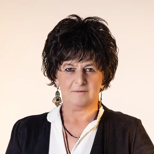 Γιατί "κυνηγούν οι Μέλισσες" τη Φωτεινή Βελεσιώτου