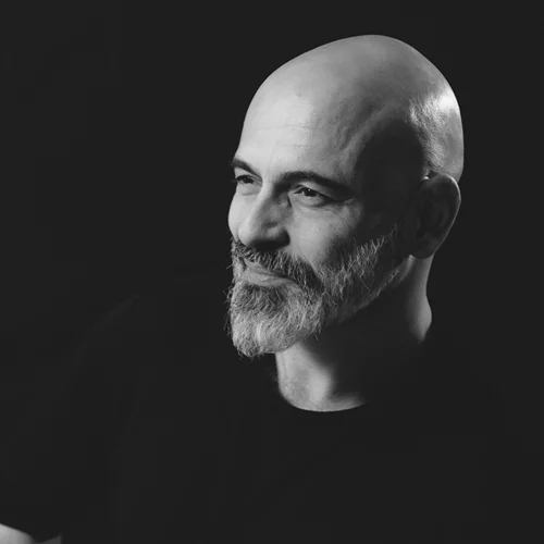 Ο Δημήτρης Μαραμής έρχεται στο "Baumstrasse" με τραγούδια και μουσικές για τον έρωτα