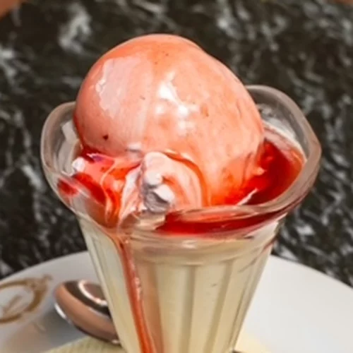 "Η Στάνη του Κουντούρα": Ένα παγωτό με ιστορία 90 χρόνων στον Πειραιά