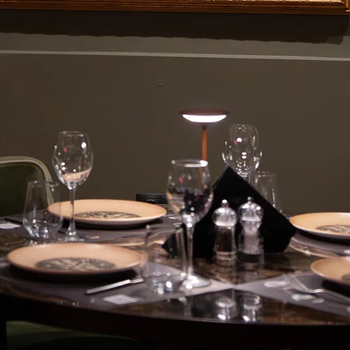 "Στα Καλά Καθούμενα" για sui generis ατμόσφαιρα και premium κοπές