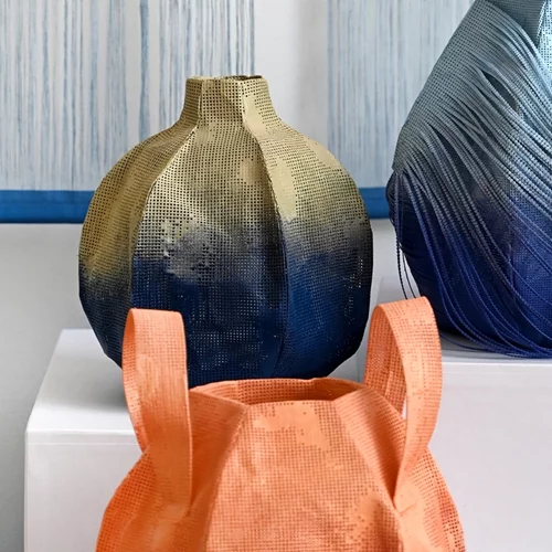 "Αιωρούμενα Τοπία" αεροβατούν στο Μουσείο Μπενάκη