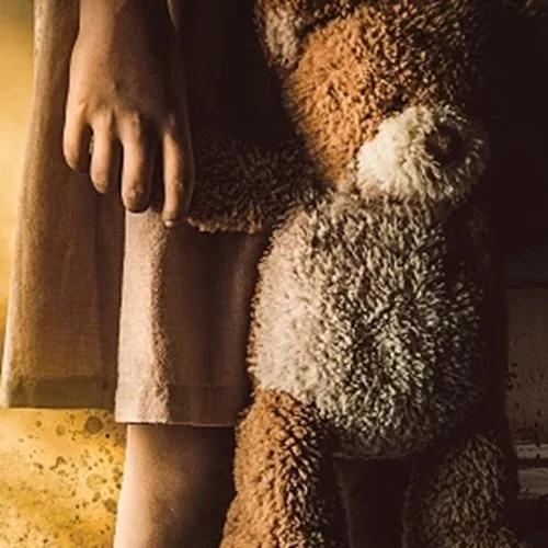 Οι αφίσες του "Τι Ψυχή θα Παραδώσεις Μωρή;" με τις πρωταγωνίστριες ηθοποιούς