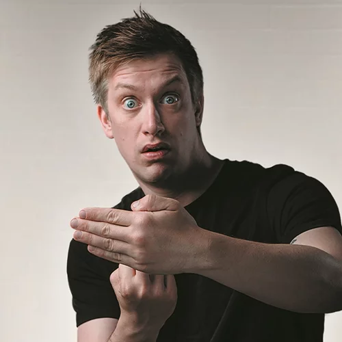 Ο "αθυρόστομος" κωμικός Daniel Sloss στο Christmas Theater