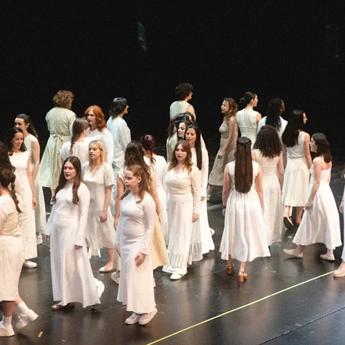 Μια χριστουγεννιάτικη συναυλία με ήχους Ελλάδας σε περιμένει στην πλατεία Καρύτση