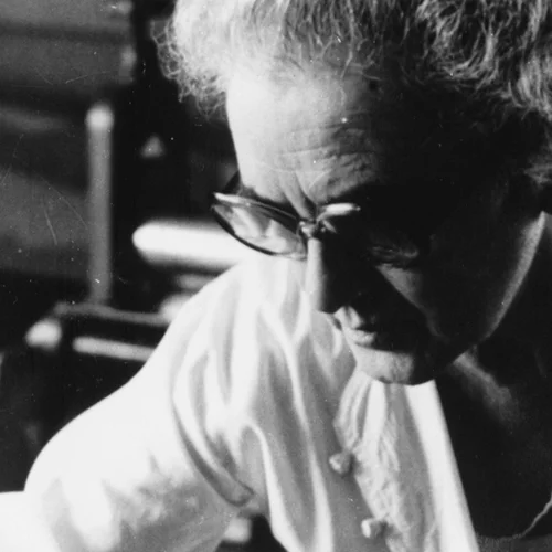 Οι πέντε Ελληνίδες εικαστικοί που επιβιβάστηκαν στο 'Ματαρόα', το πλοίο της μεγάλης φυγής