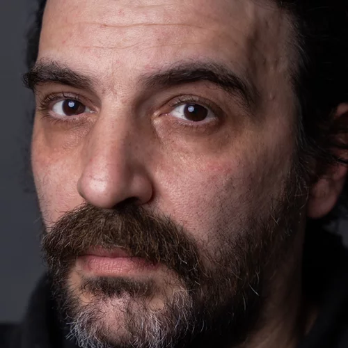 Στέλιος Καραμανώλης: "Στην τέχνη μου δεν υπάρχουν επιρροές, αλλά εργαλεία που γεννά η ανάγκη για δημιουργία"