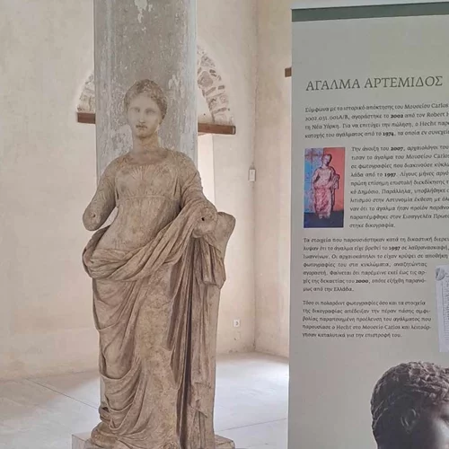 Τρεις ελληνικές αρχαιότητες επαναπατρίζονται και κοσμούν το Φετιχιέ Τζαμί