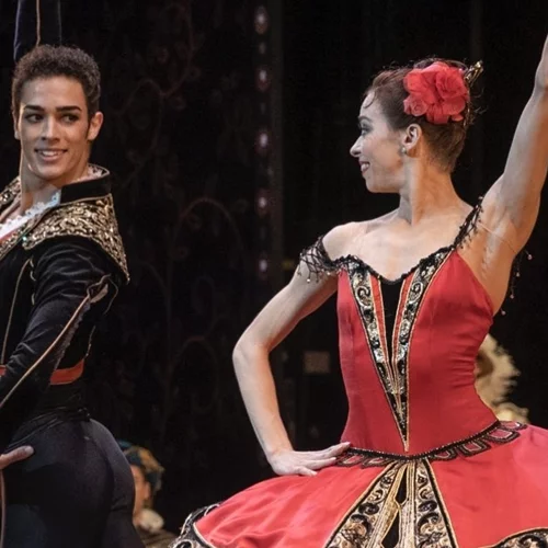 "Black Swan": Ο κορυφαίος χορευτής David Motta Soares ανυπομονεί να χορέψει για το ελληνικό κοινό στο Christmas Theater