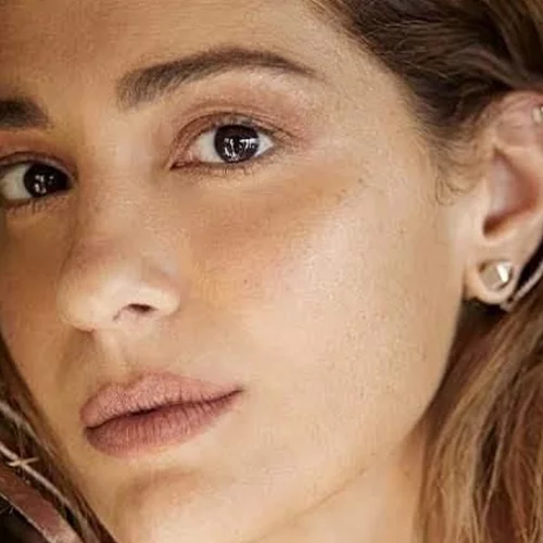 Η Νατάσα Μποφίλιου περιπλανιέται "Μες στους ανθισμένους κήπους"