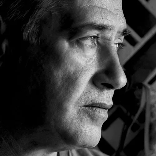 Τα "Αινίγματα" του Παντελή Θαλασσινού στον Σταυρό του Νότου