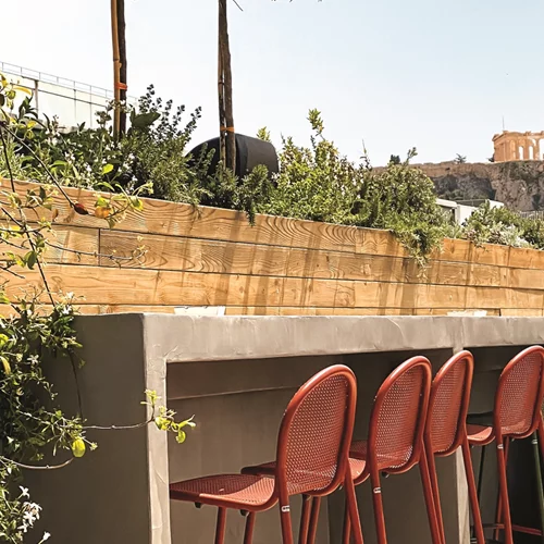 "The Neighbors Upstairs" / "The Neighbors By The Sea": Δύο νόστιμοι καλοκαιρινοί προορισμοί χαλάρωσης