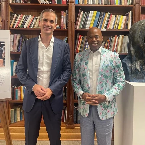 Συνάντηση Κώστα Μπακογιάννη-Έρικ Άνταμς στη Νέα Υόρκη