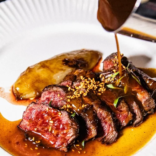 Στο high end bistro που δε 'συμπαθεί' τους ντόπιους, τρως μενού με €49