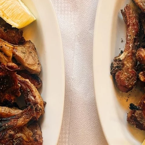 Μήπως αυτά είναι τα καλύτερα παϊδάκια της Αθήνας;