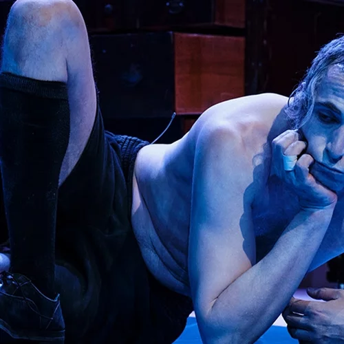 Σε ποιες παραστάσεις θα δείτε τους νικητές ανδρικού ρόλου στα 26α Θεατρικά Βραβεία Κοινού από το Αθηνόραμα;