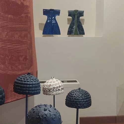 Παράταση της έκθεσης κεραμικής "Από τη μουσειακή στην εικαστική εμπειρία" στο Λουτρό των Αέρηδων