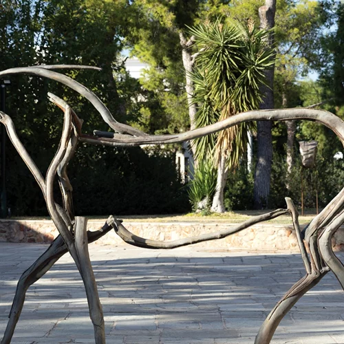 "Πομπή προς την πόλη": Ξεναγήσεις για την έκθεση της Αλεξάνδρας Αθανασιάδη στο Κολλέγιο Αθηνών