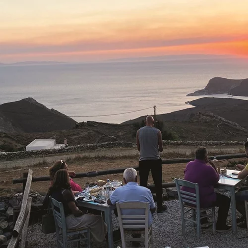 "Πλακόστρωτο", Σύρος