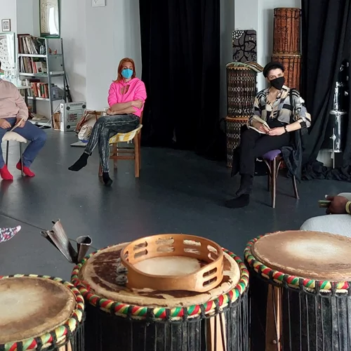 Καλλιτεχνικές συζητήσεις για την ιθαγένεια στο Victoria Square Project