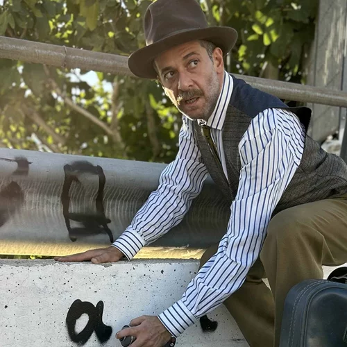 "Βασανίζομαι": Η διάσημη φράση των γκράφιτι εμπνέει μια θεατρική παράσταση