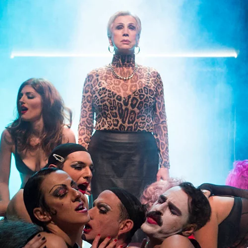 Τα "Κόκκινα φανάρια" συνεχίζονται με τρεις παραστάσεις την εβδομάδα