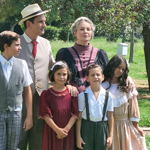 Το βραχιόλι της φωτιάς: Φωτογραφίες από τα γυρίσματα της σειράς εποχής και όσα θέλετε να μάθετε λίγο πριν από την πρεμιέρα