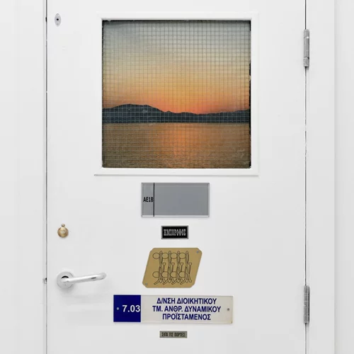 Η Ελένη Παπάζογλου αποκαλύπτει όλα όσα συνήθως μένουν στη σκιά ενός καλλιτεχνικού στούντιο