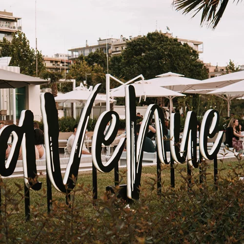 "Avenue": Μια all-day όαση για eating & drinking με θέα στο Θερμαϊκό
