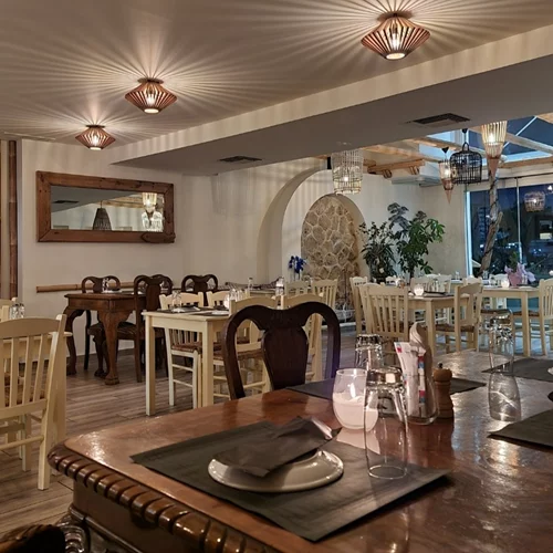 "Παπαφίγκος": Χριστουγεννιάτικα μεζεδοκαμώματα στην καρδιά του Πειραιά