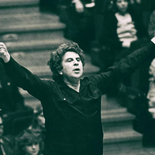 Η ζωή του Μίκη Θεοδωράκη γίνεται ταινία