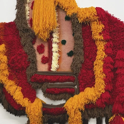 Η Μάρω Φασουλή εξυμνεί την παραδοσιακή υφαντική και την ανώνυμη λαϊκή τέχνη