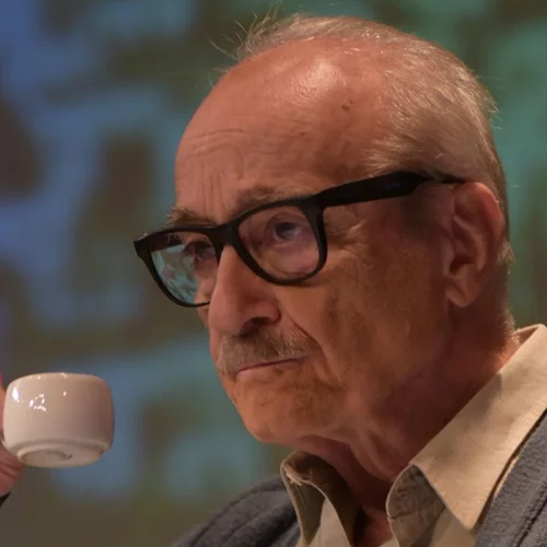 Παράταση της παράστασης "Εγώ ο Μάρκος Βαμβακάρης" στο Θέατρο Στοά